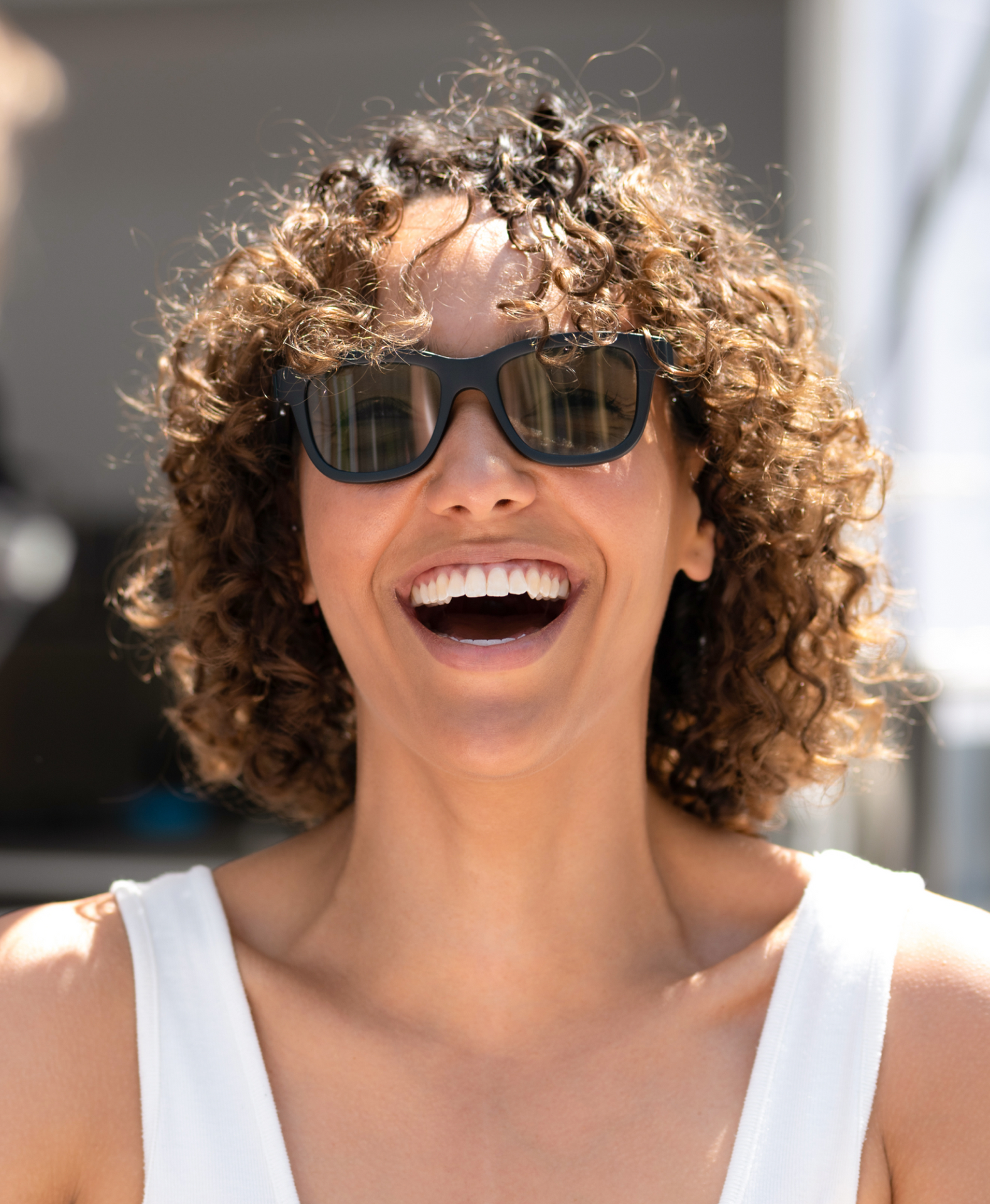 Chamelo Dusk Classic Smart Glasses – Charging Cable and Accessories Included