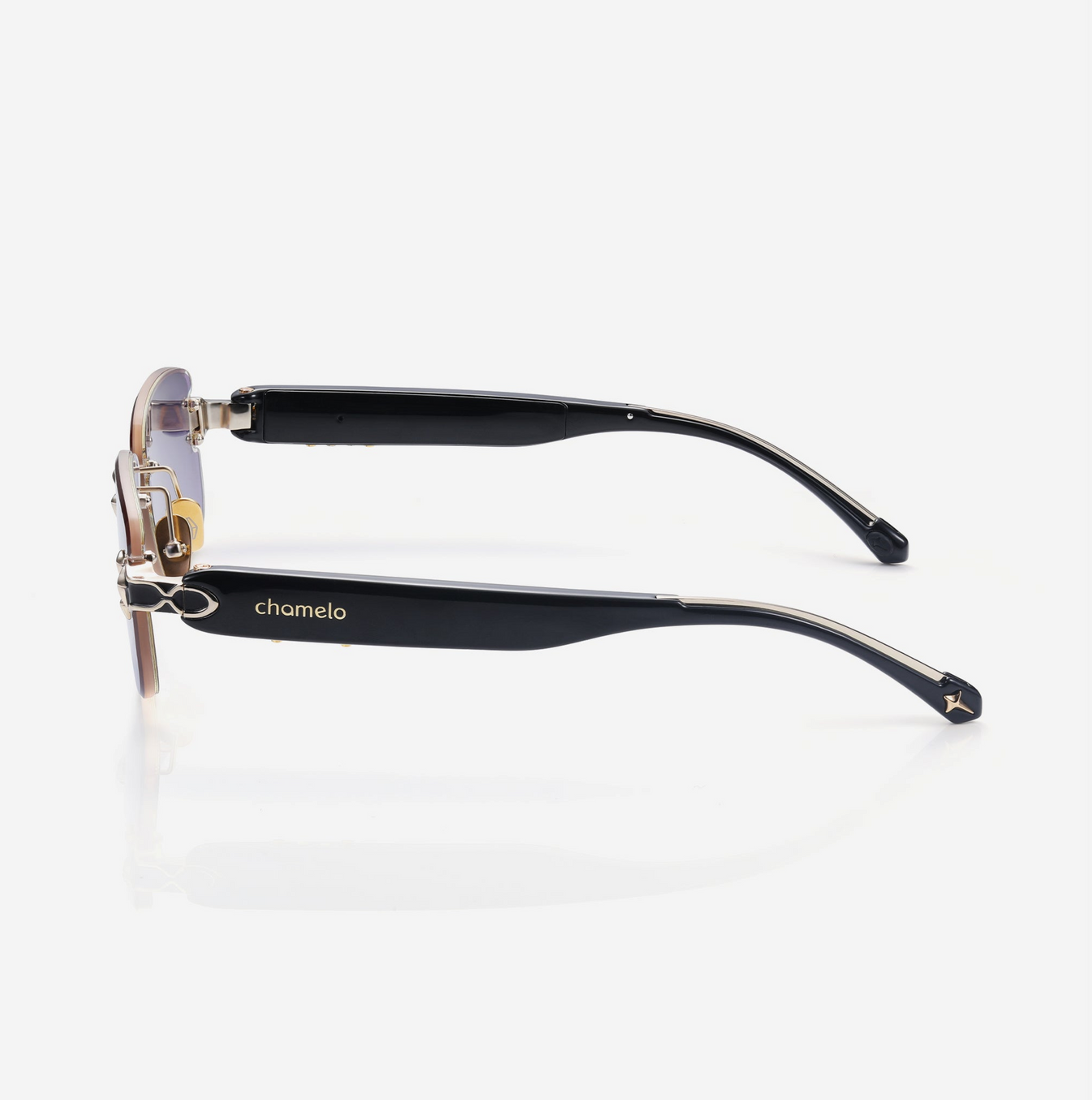 Chamelo Aura Black Smart Glasses – Three-Quarter Angle View
