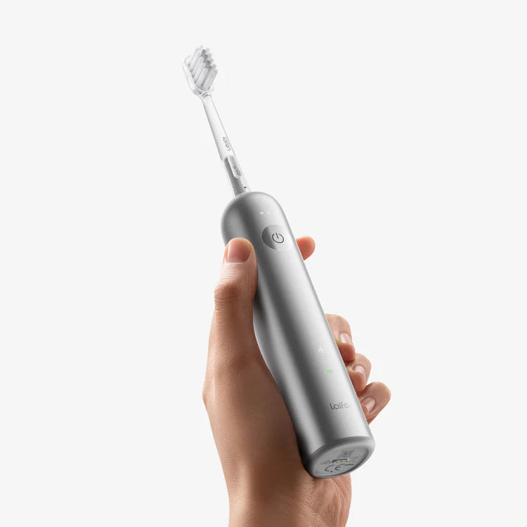 Wave Tooth Brush Stainless Steel with high-frequency vibrations of up to 66,000 times per minute with an ultra-wide 60° oscillating motion. IOS and Android Support