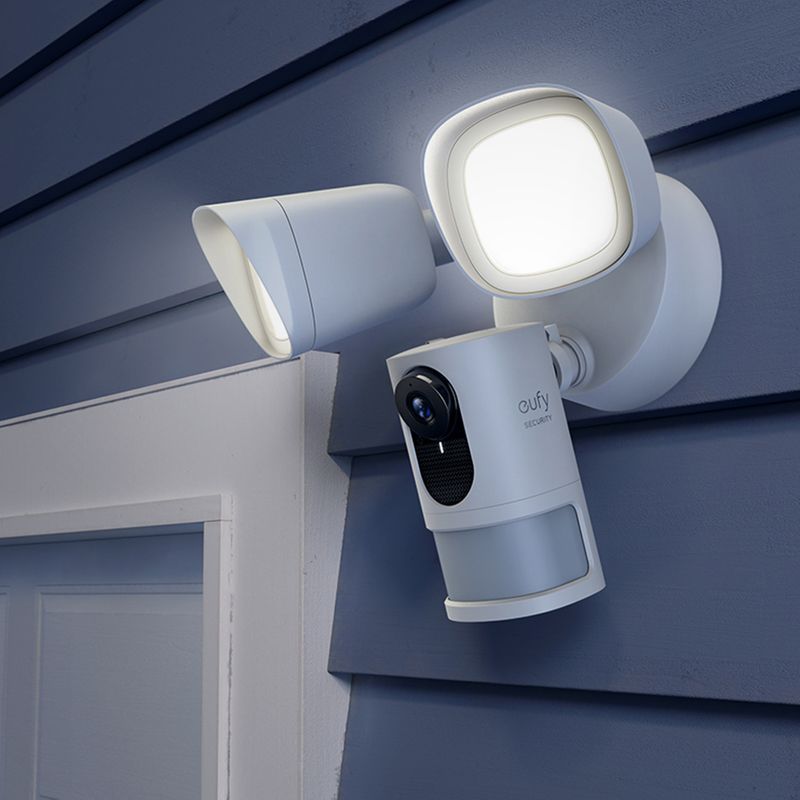 كاميرا مراقبة Eufy FloodLight بدقة 1080 بكسل - بيضاء