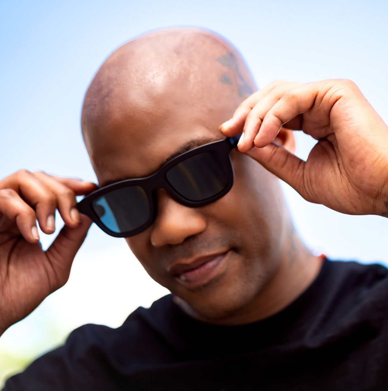 Chamelo Dusk Classic Smart Glasses – Temple Arm with Speaker Detail