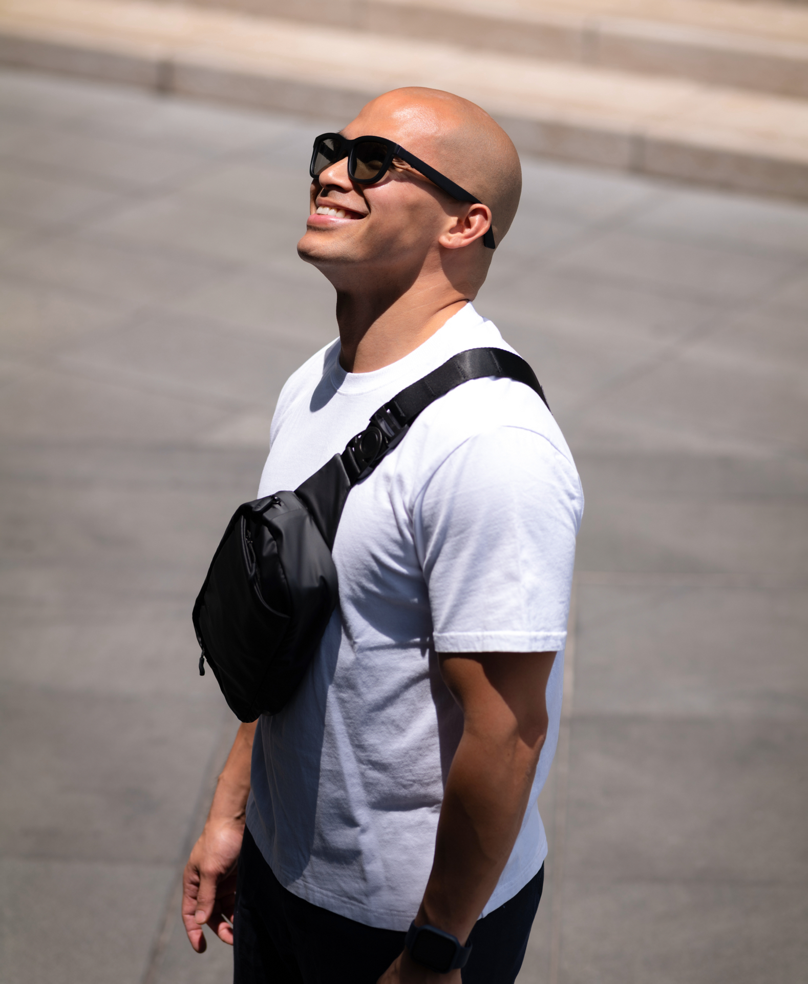 Chamelo Dusk Classic Smart Glasses – Folded Compact View