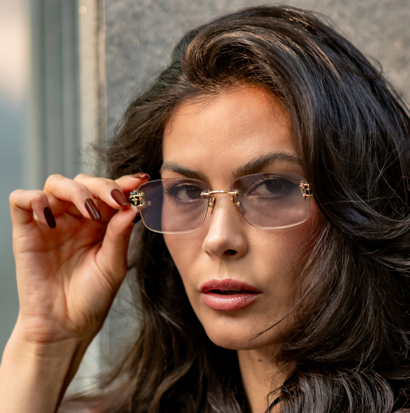 Chamelo Aura Black Smart Glasses – Temple Arm with Speaker Detail
