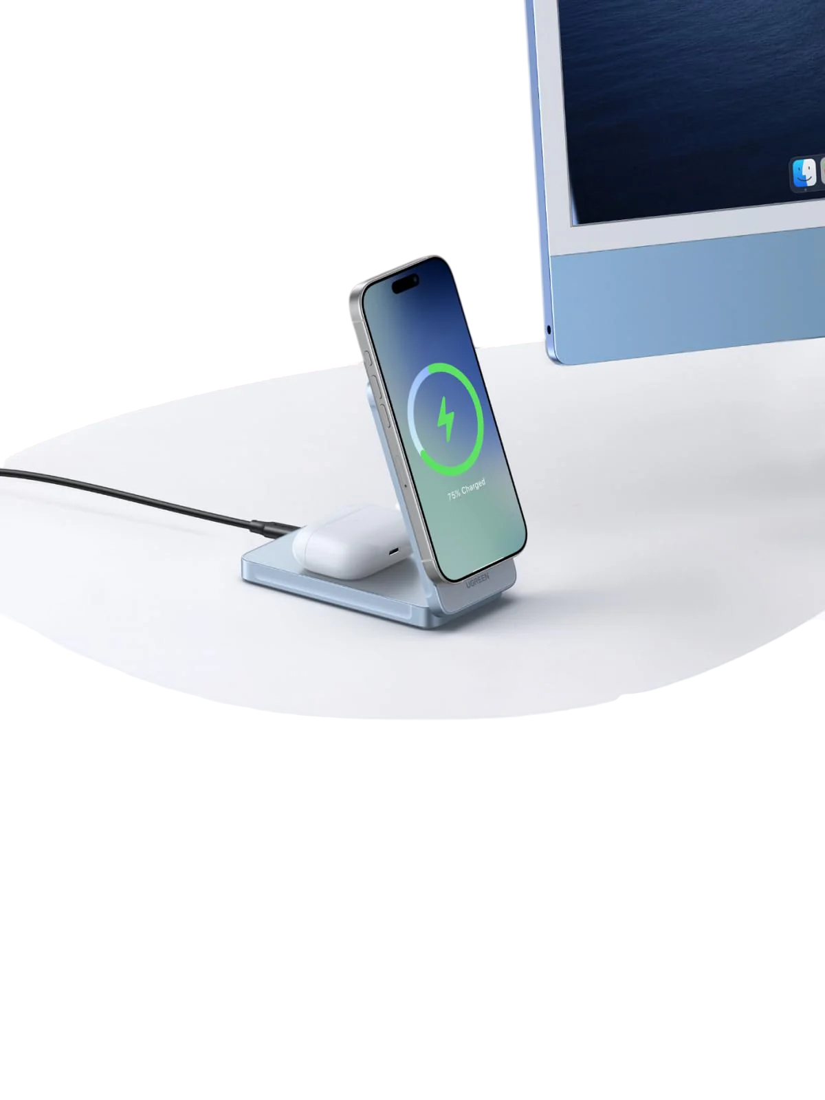 UGREEN 2-in-1 Magnetic Wireless Charger W706 angle view