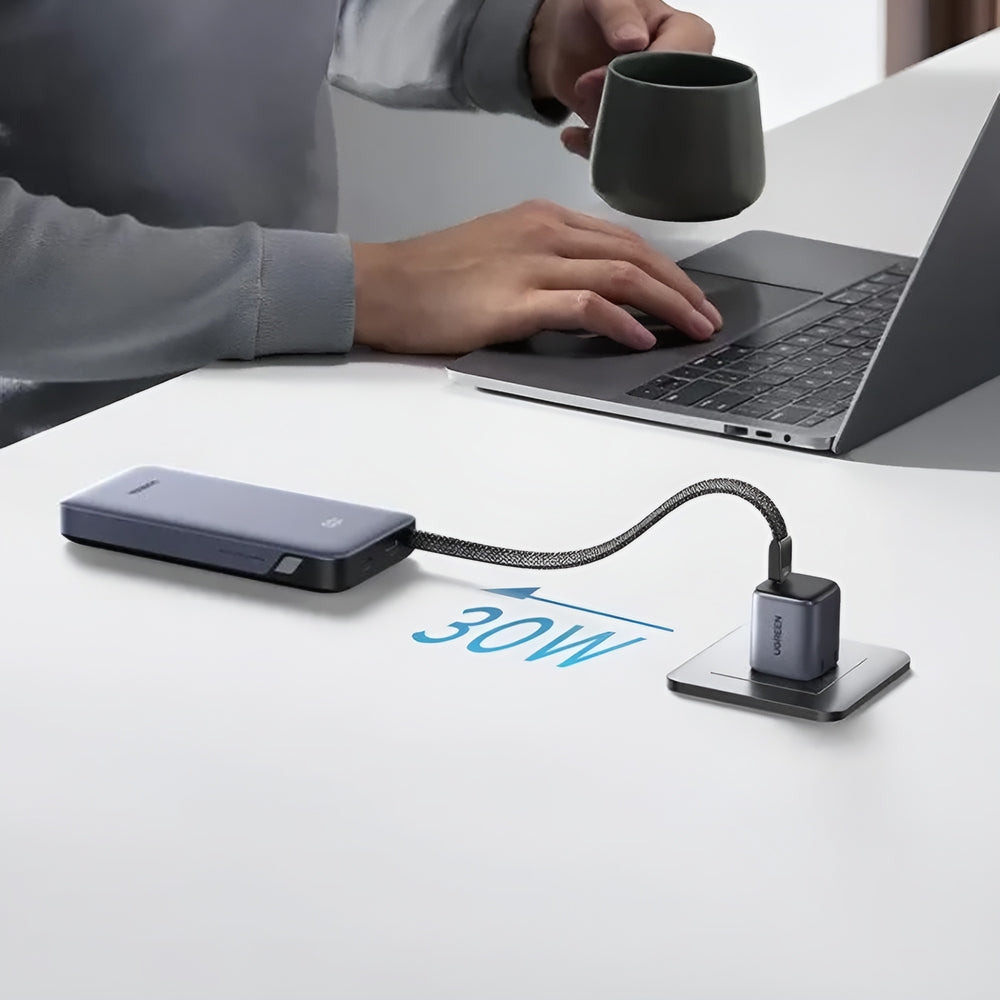 UGREEN باور بانك 20000 مللي أمبير 30 واط مع كيبلين USB-C مدمجين - PB528