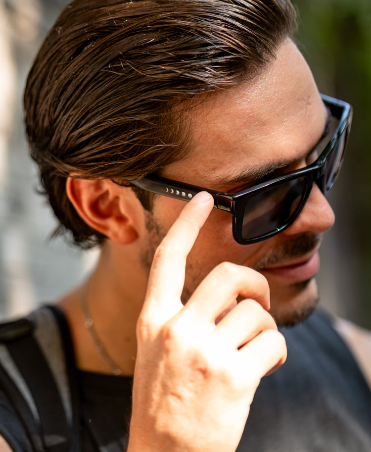 Chamelo Prime Smart Glasses – Charging Case and Accessories