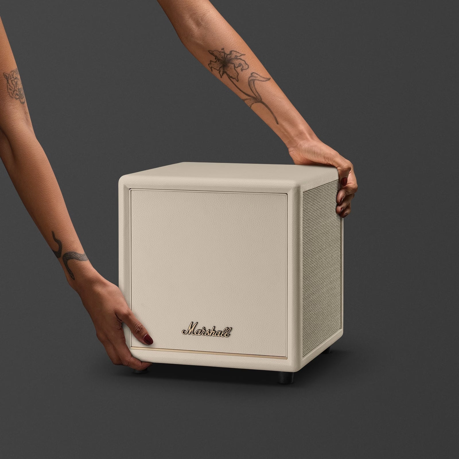 Marshall سماعةصب لاسلكية محمولة مع تقنية بلوتوث – لون كريمي - HESTONSUB200CRM